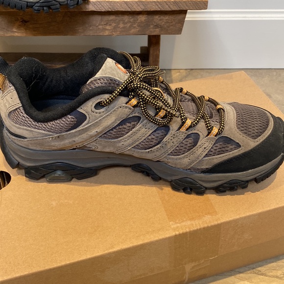 Merrell’s Men’s Moab 3 Hiking Shoe - Picture 5 of 8